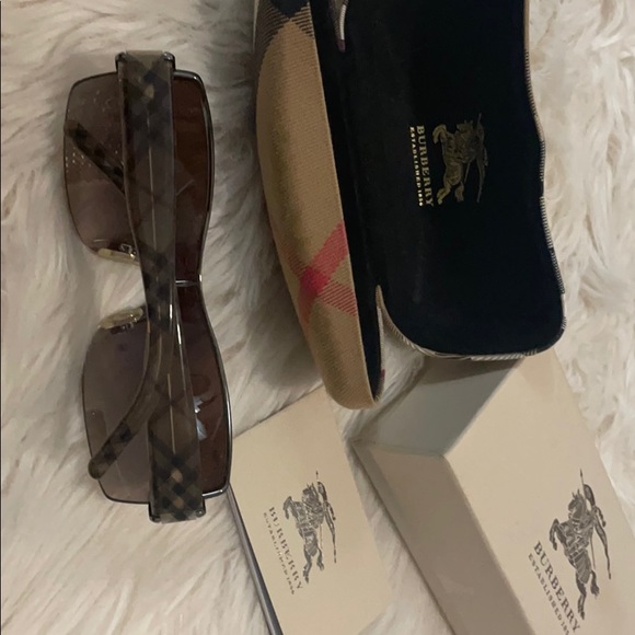 Burberry Sunglasses - Picture 4 of 6